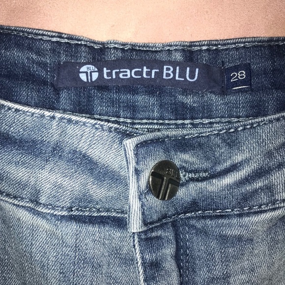 light wash jean shorts - Picture 3 of 4